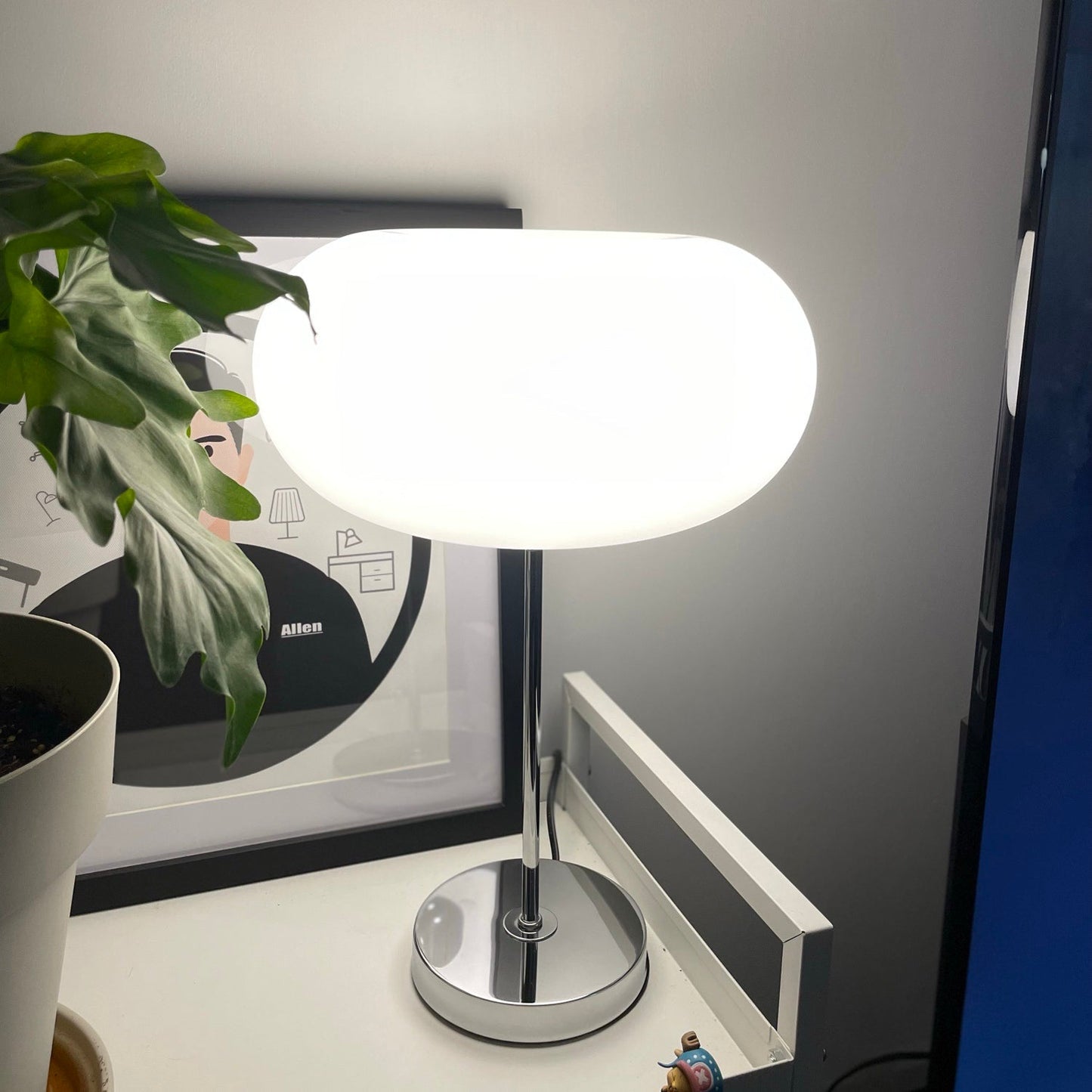 RadiantSphere - Contemporary Table Lamp