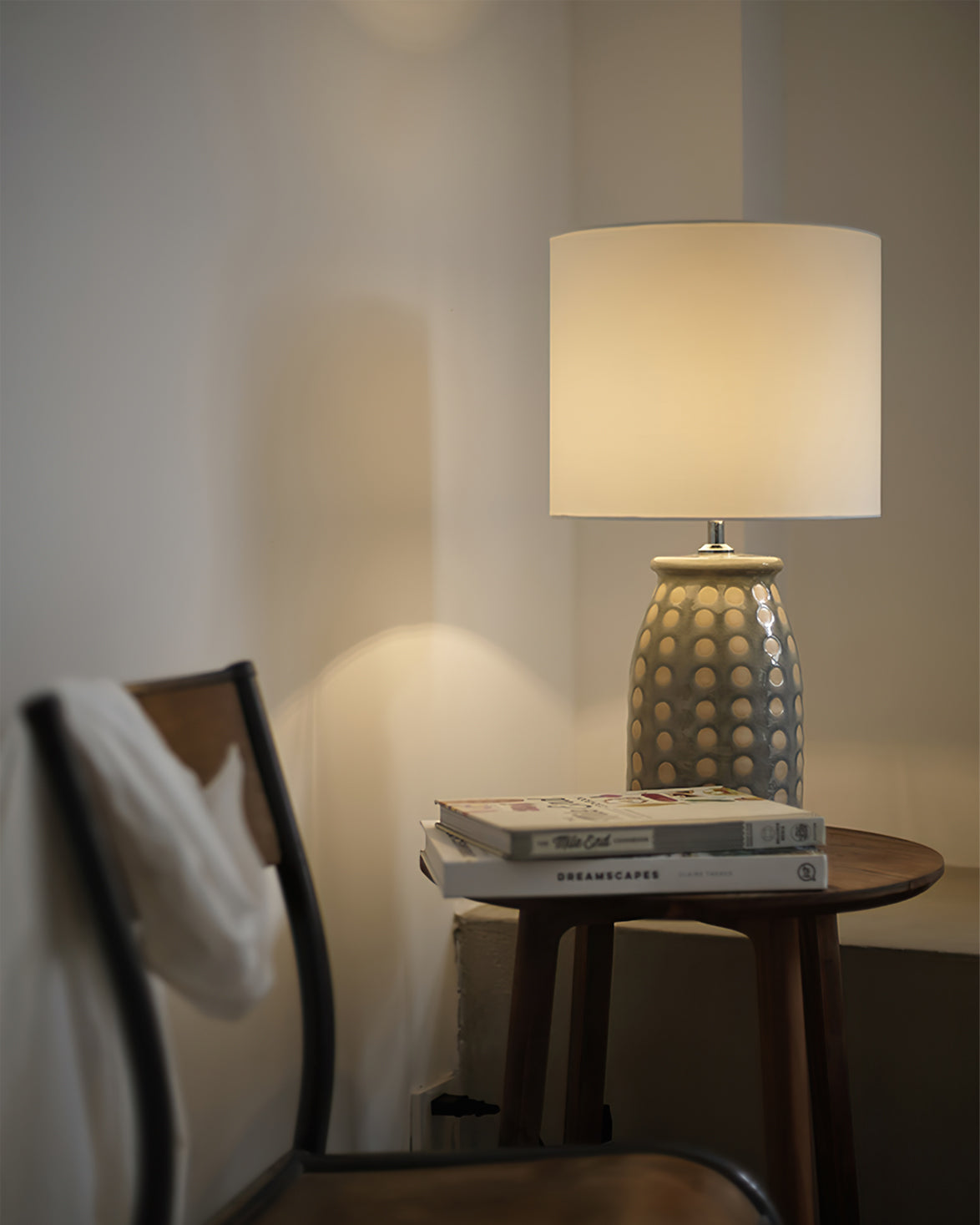 CeramLuxe – Lampada da Tavolo Classica con Tocco Artistico