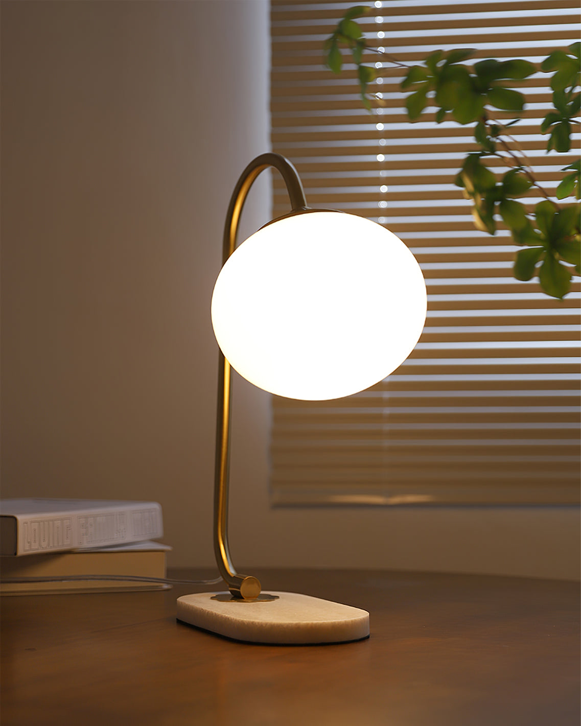 FluffyGlow - Fun Table Lamp with Sweet Marshmallow Vibes