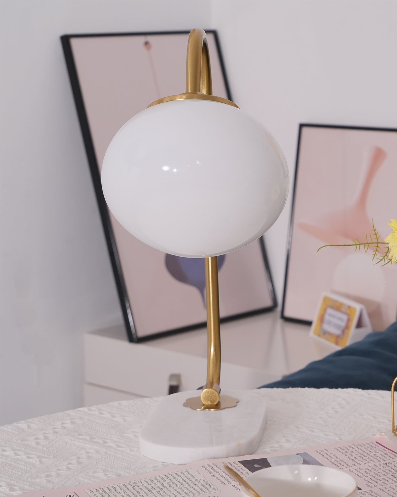 FluffyGlow - Fun Table Lamp with Sweet Marshmallow Vibes