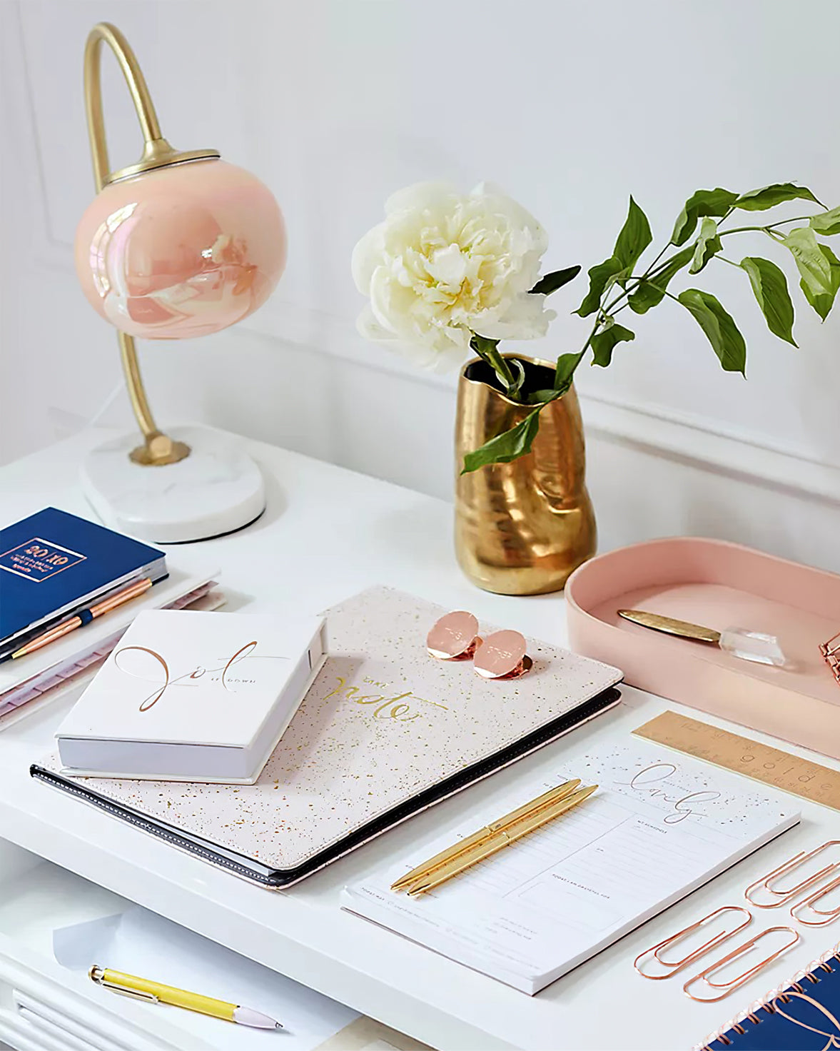 FluffyGlow - Fun Table Lamp with Sweet Marshmallow Vibes