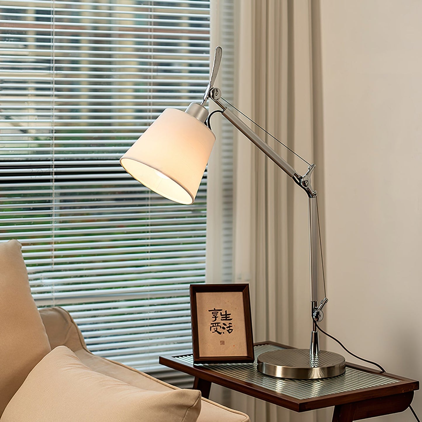 ClassicBeam - Modern Table Lamp