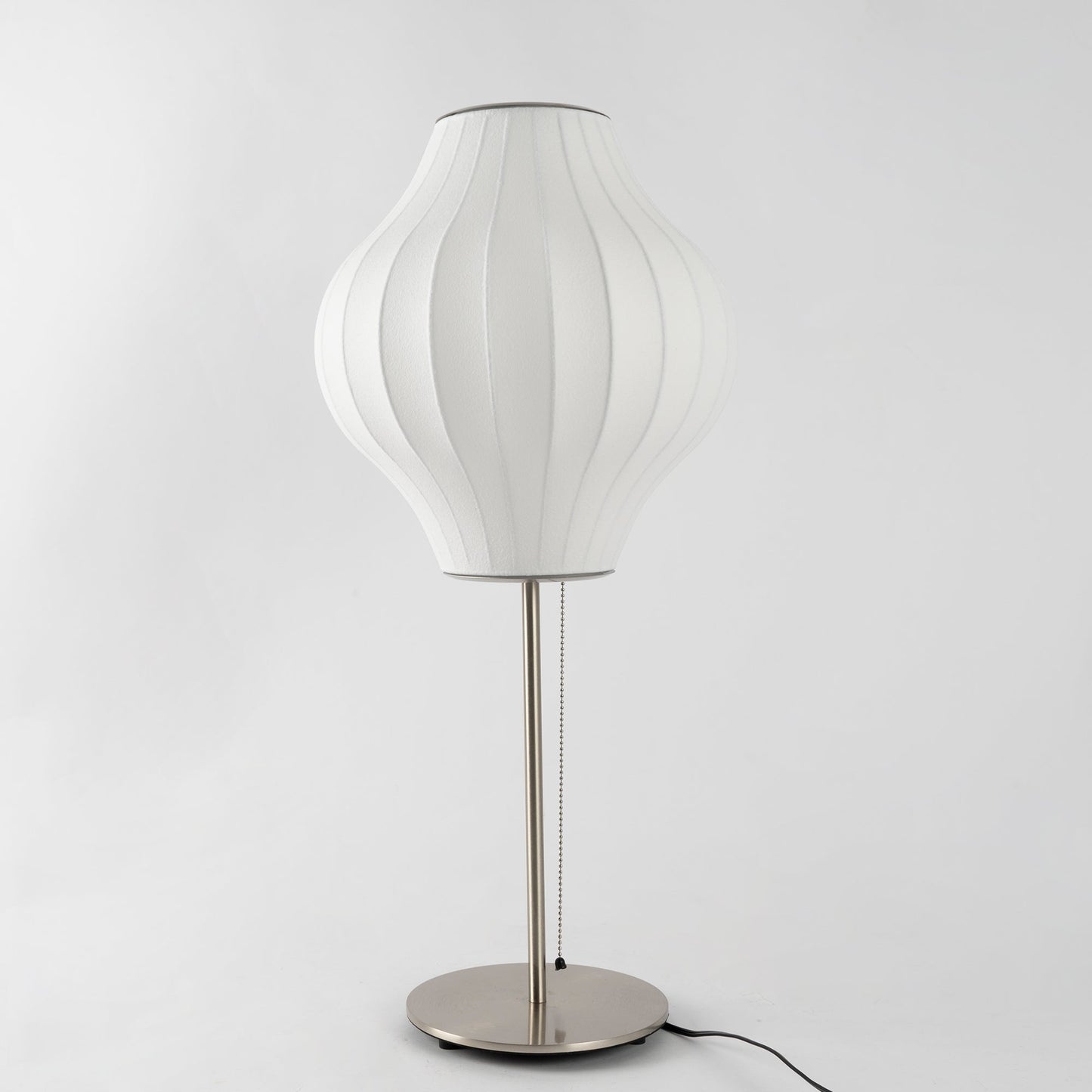 SteelAura – Elegant Table Lamp with Modern Appeal