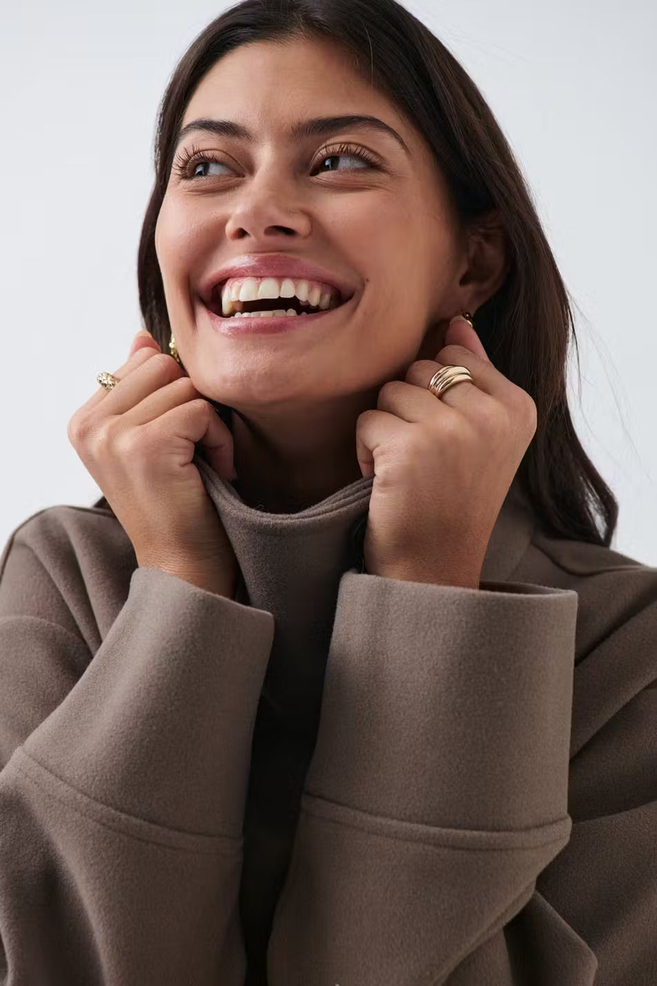 Norava | Chic Modern Short Women's Coat with Elegant Collar and Button Closure 2