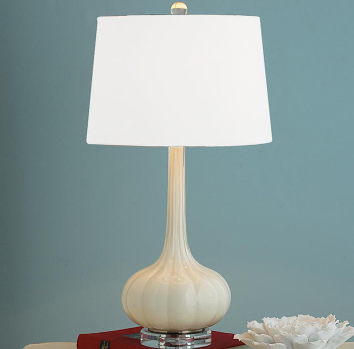 PureGlow – Lámpara de mesa de cerámica refinada con pantalla blanca suave