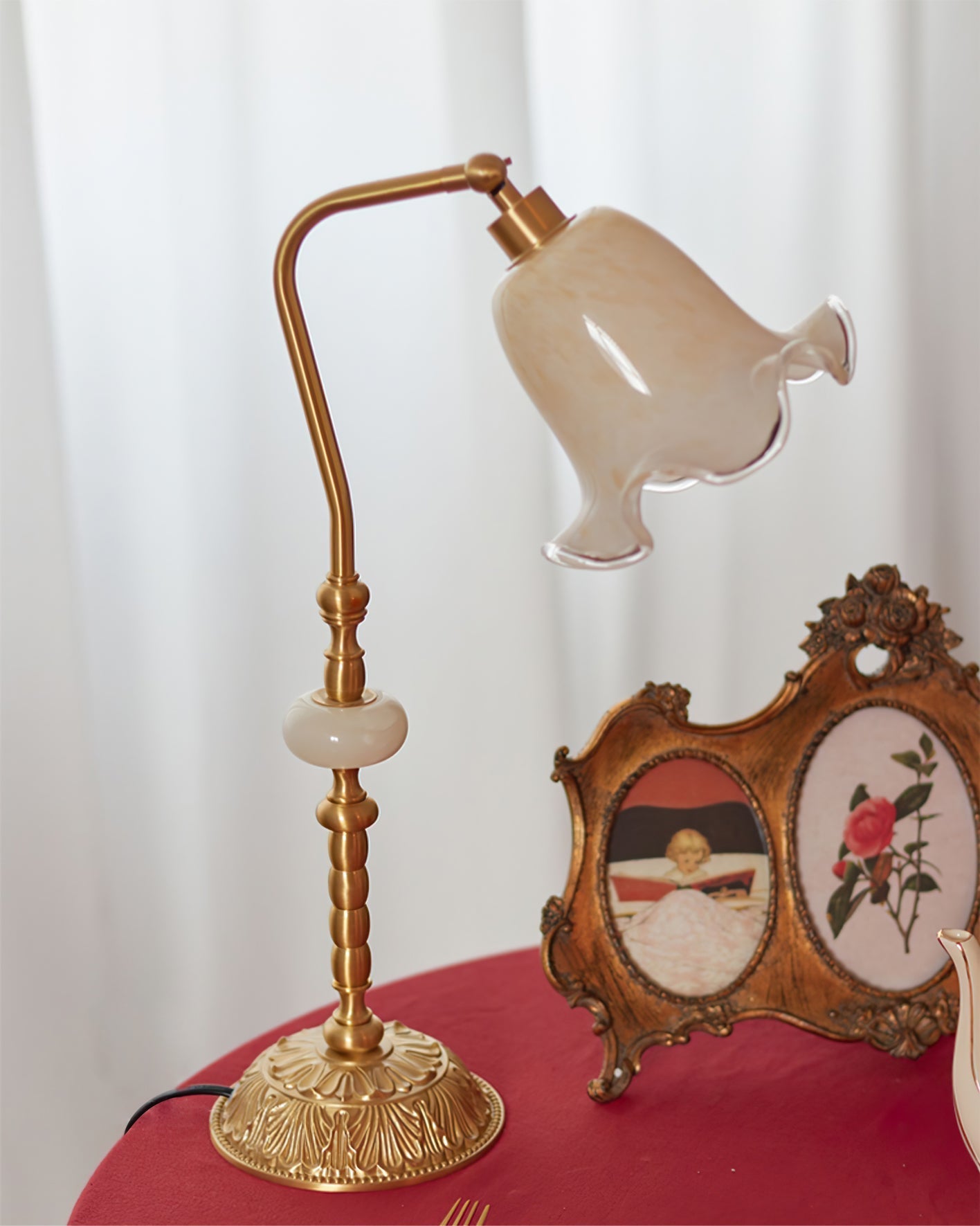 BrassAura – Lampada da Tavolo Floreale Vintage