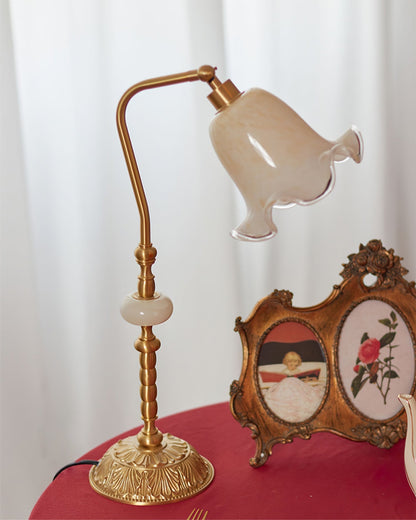 BrassAura – Lampada da Tavolo Floreale Vintage