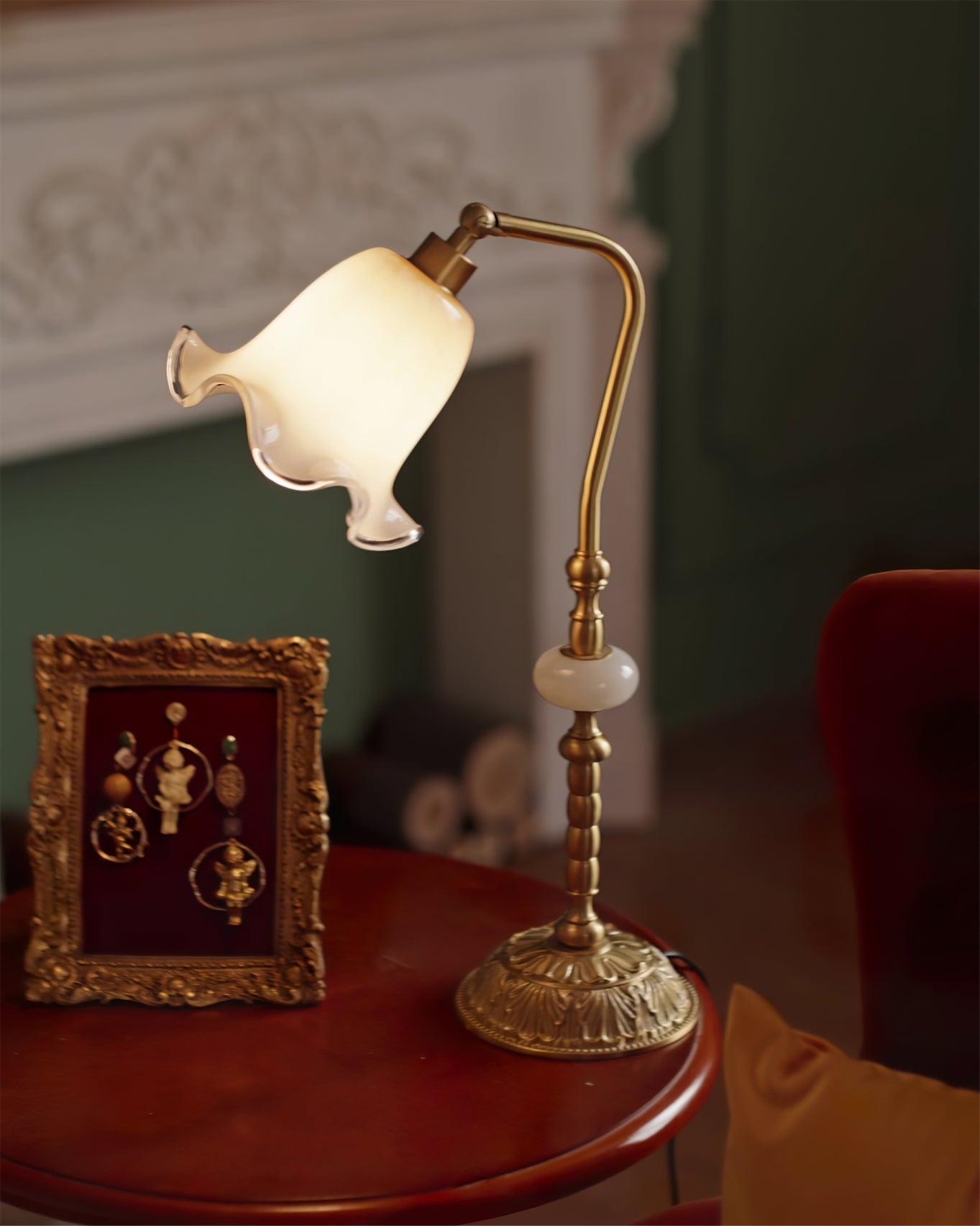 BrassAura – Lampada da Tavolo Floreale Vintage