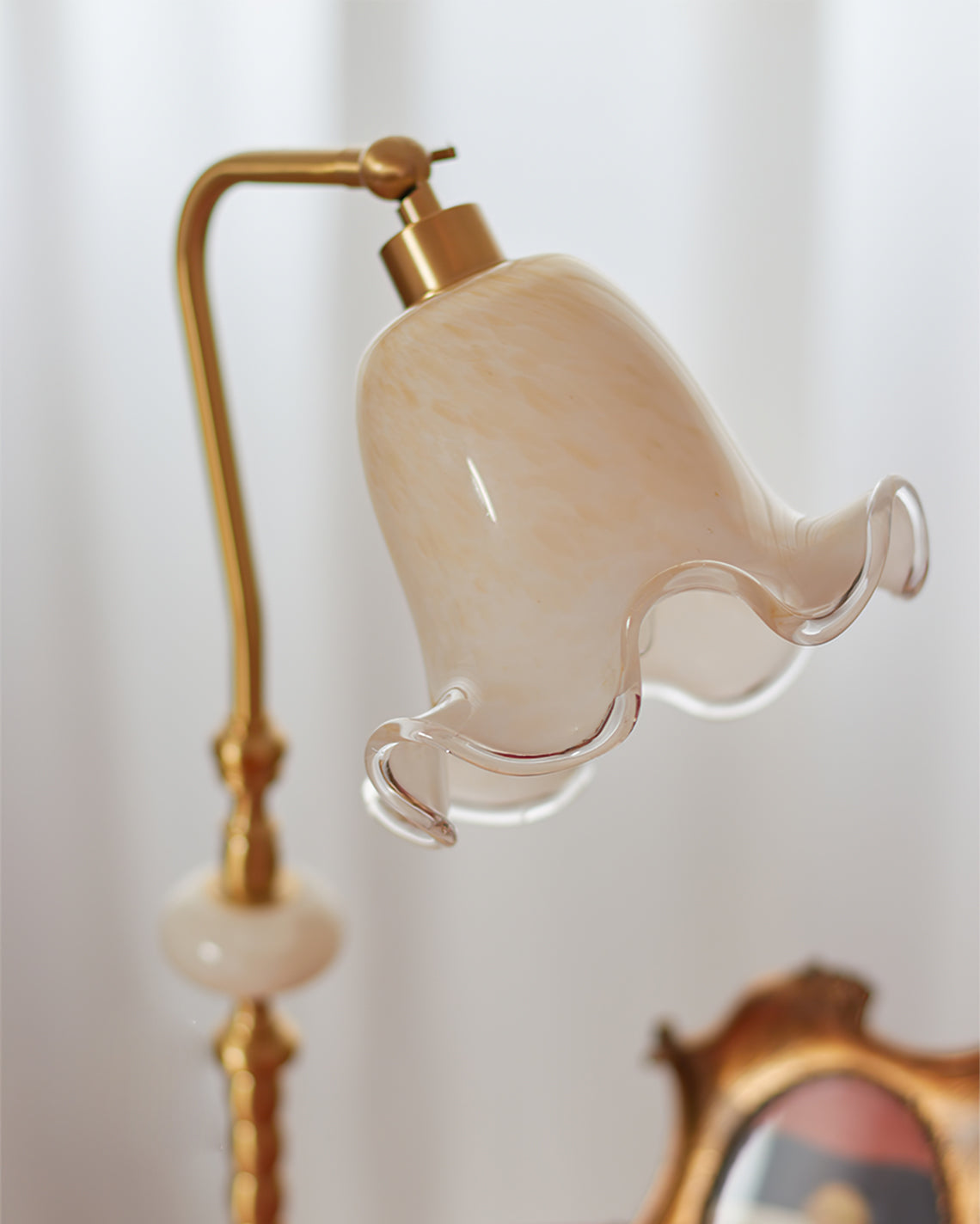 BrassAura – Lampada da Tavolo Floreale Vintage