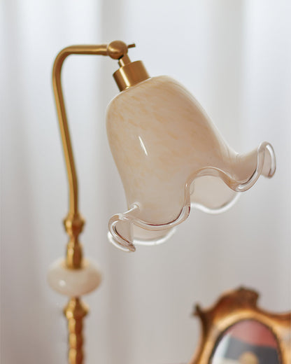 BrassAura – Lampada da Tavolo Floreale Vintage