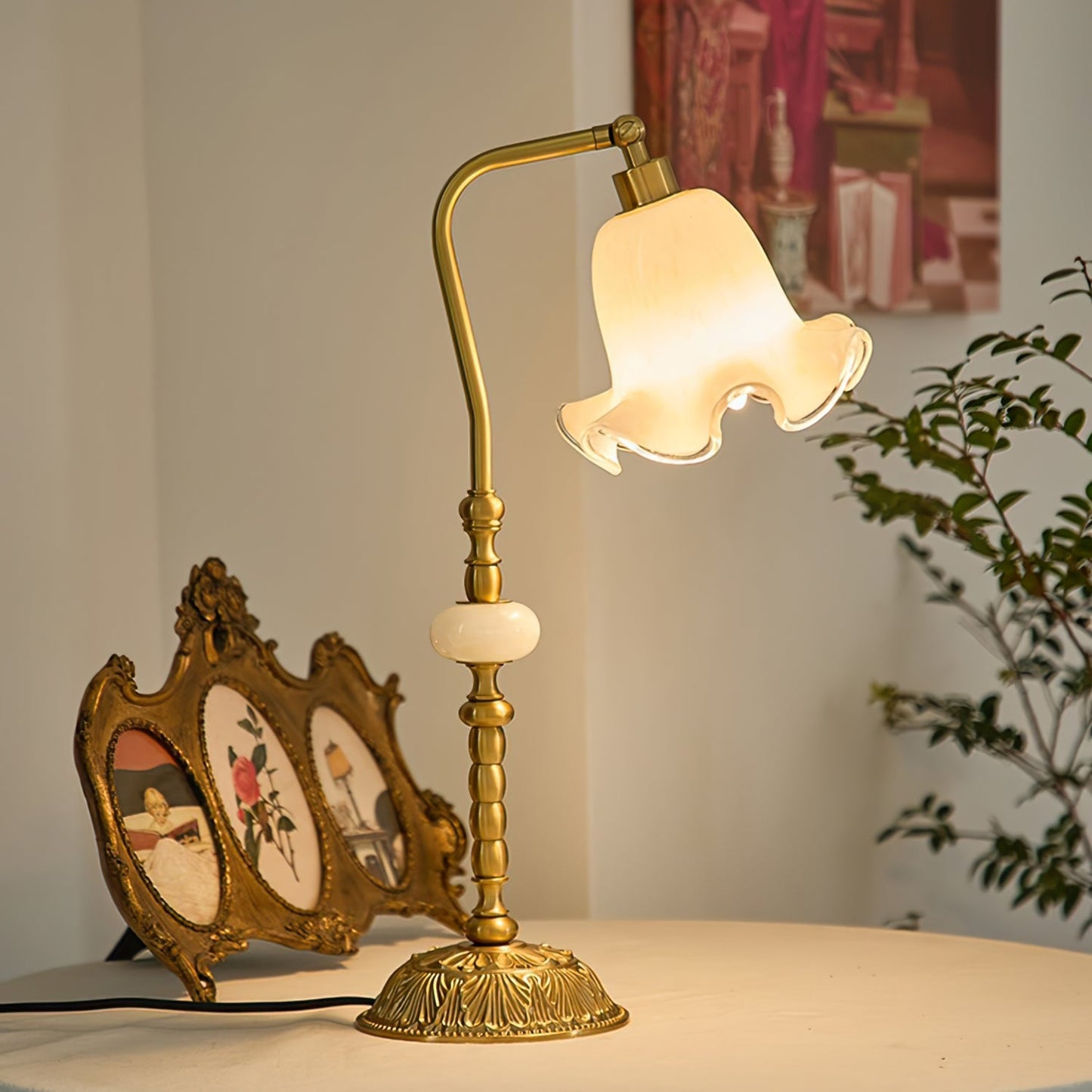 BrassAura – Lampada da Tavolo Floreale Vintage