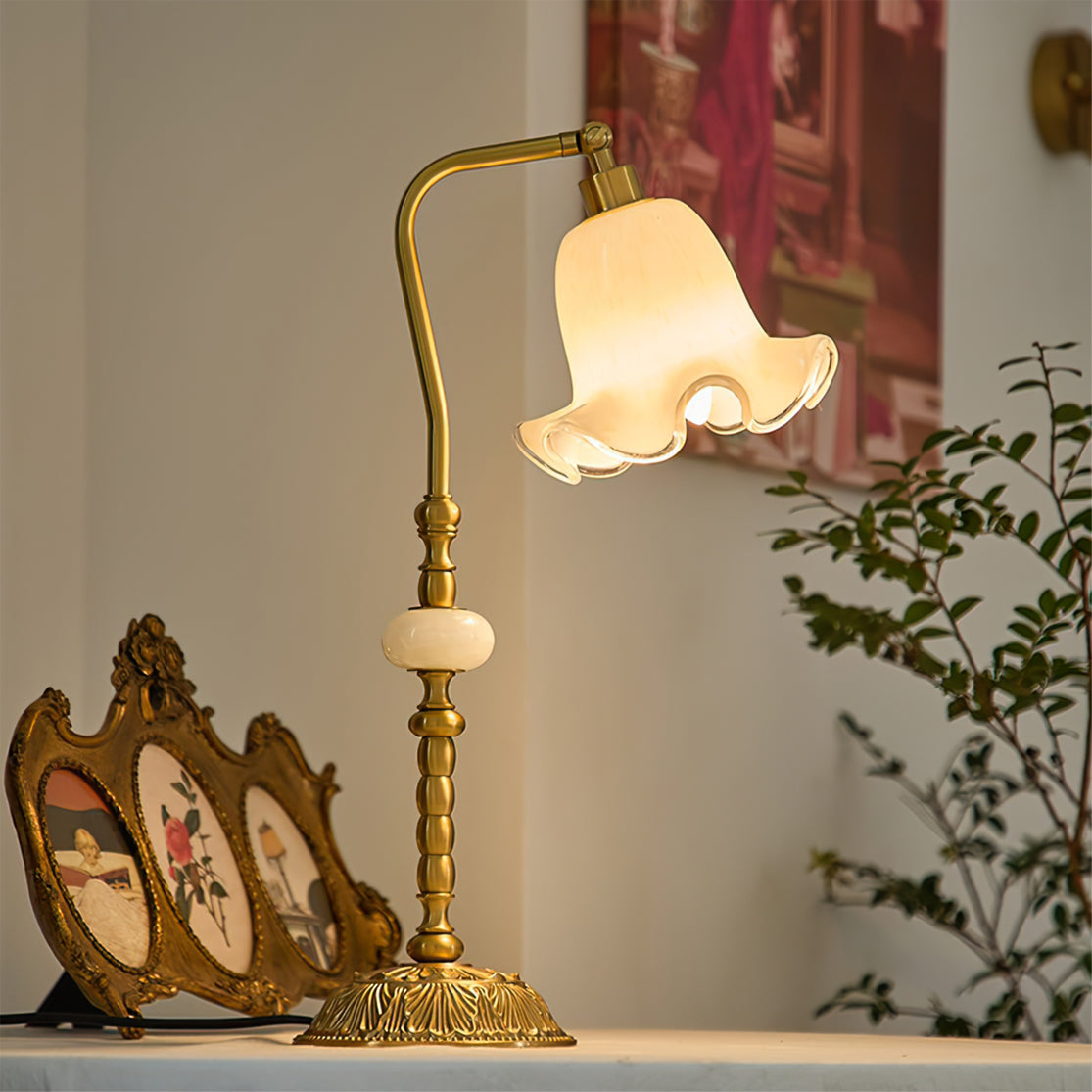 BrassAura – Lampada da Tavolo Floreale Vintage