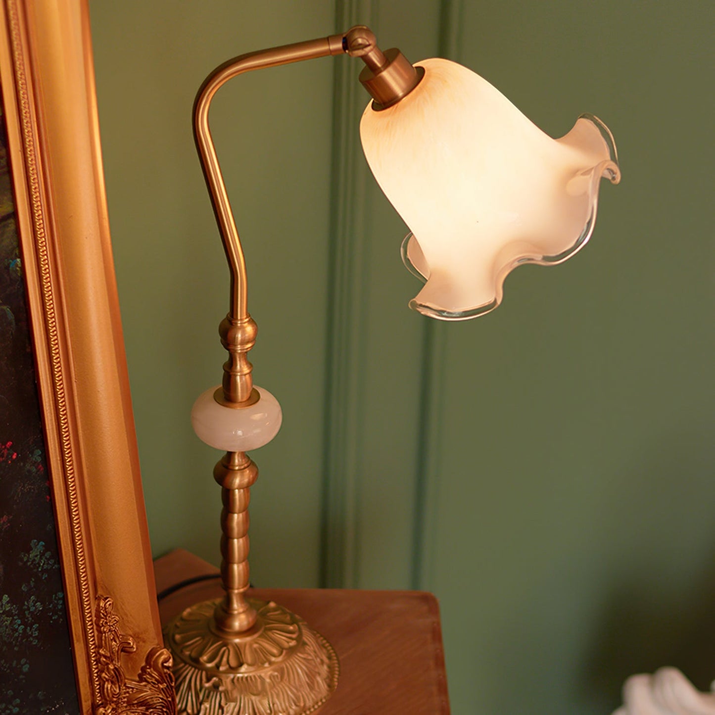 BrassAura – Lampada da Tavolo Floreale Vintage