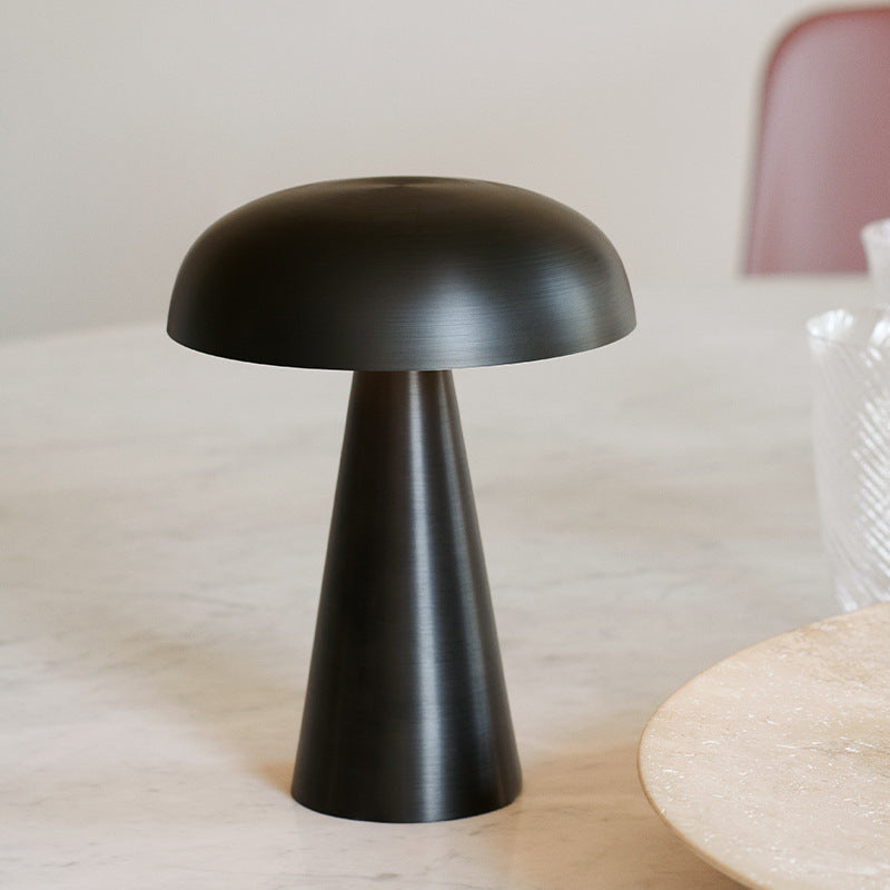 Nova's Table Lamp 1