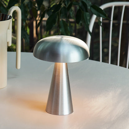Nova's Table Lamp 2