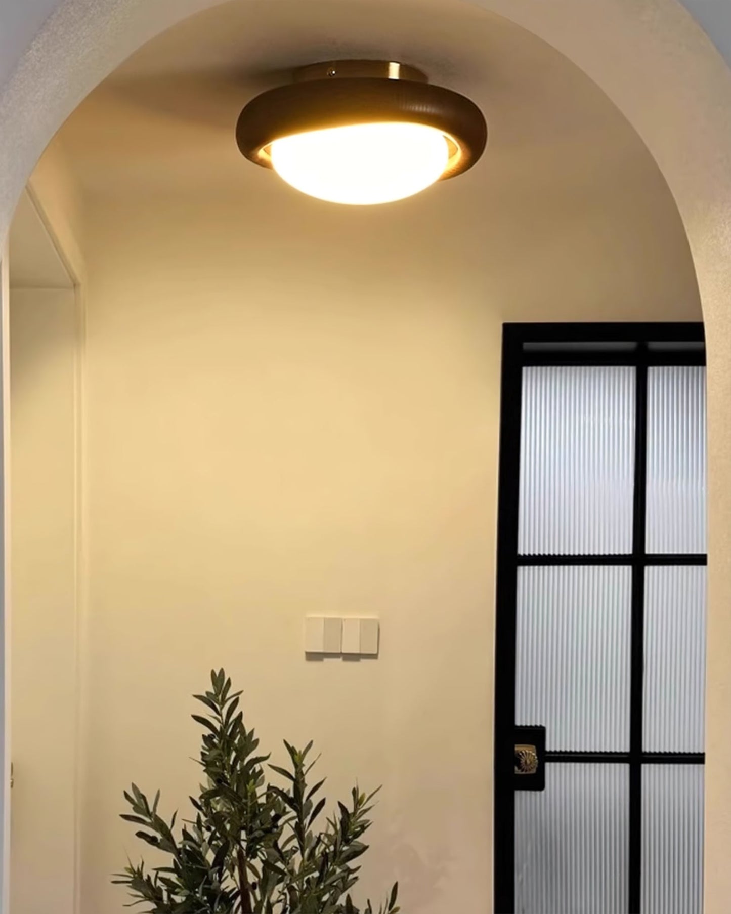 NoviLuxe - Ceiling Light with Streamlined Form and Warm Glow