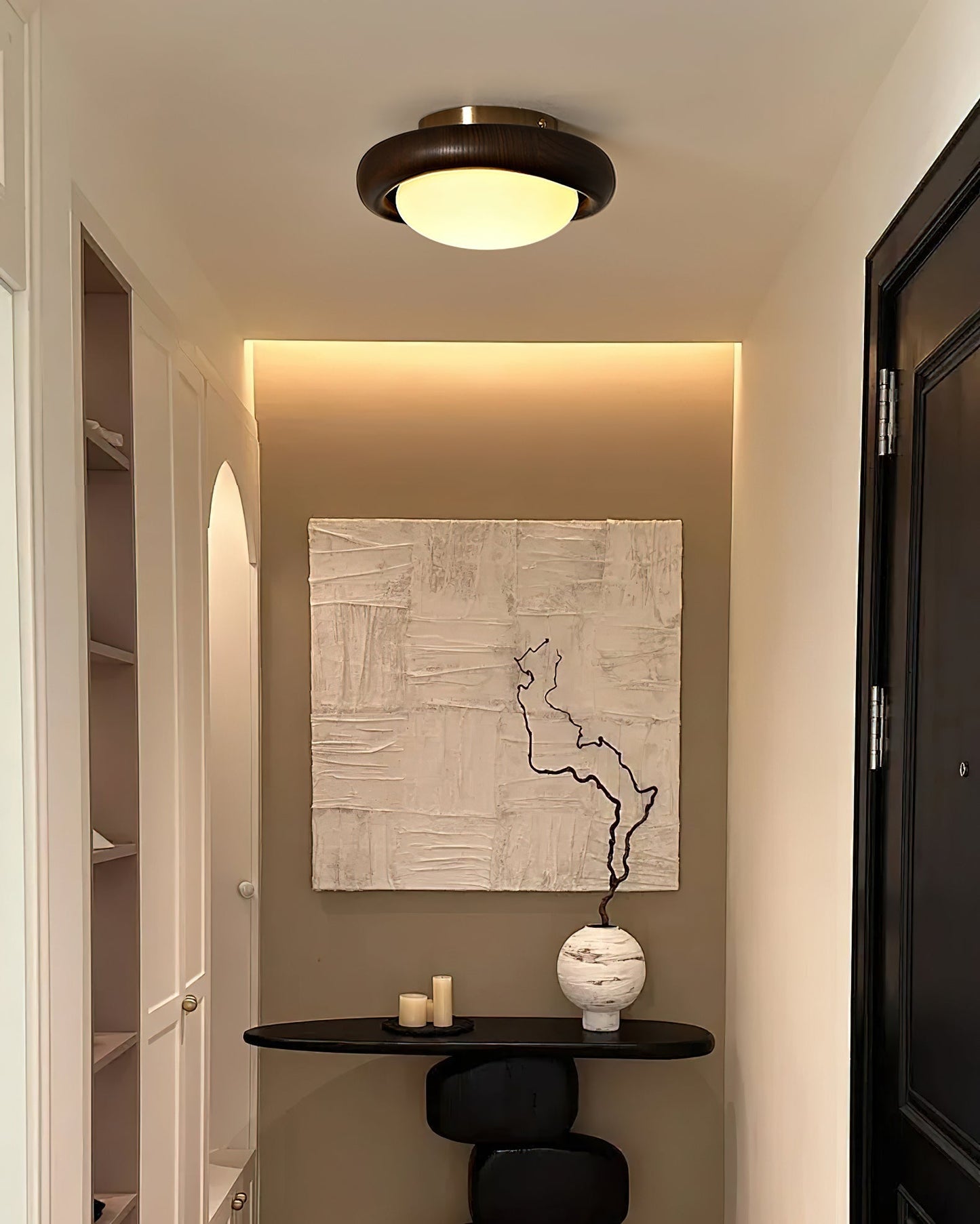NoviLuxe - Ceiling Light with Streamlined Form and Warm Glow
