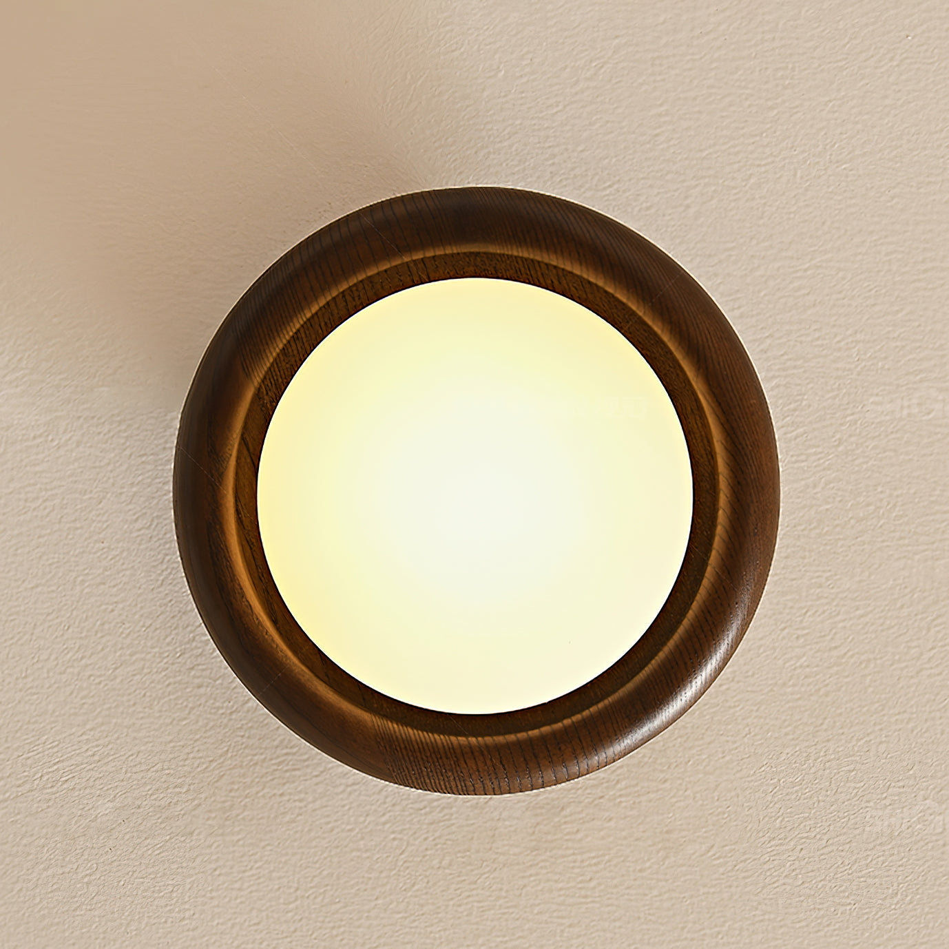 NoviLuxe - Ceiling Light with Streamlined Form and Warm Glow