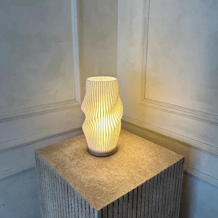 CalmGlow – Elegante Wave-Tischlampe