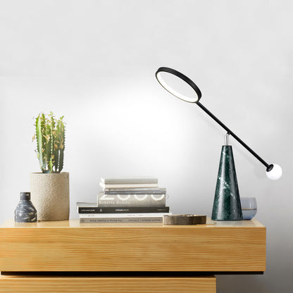 TriGlow – Lámpara de Mesa Geométrica con Cuello de Cisne Ajustable