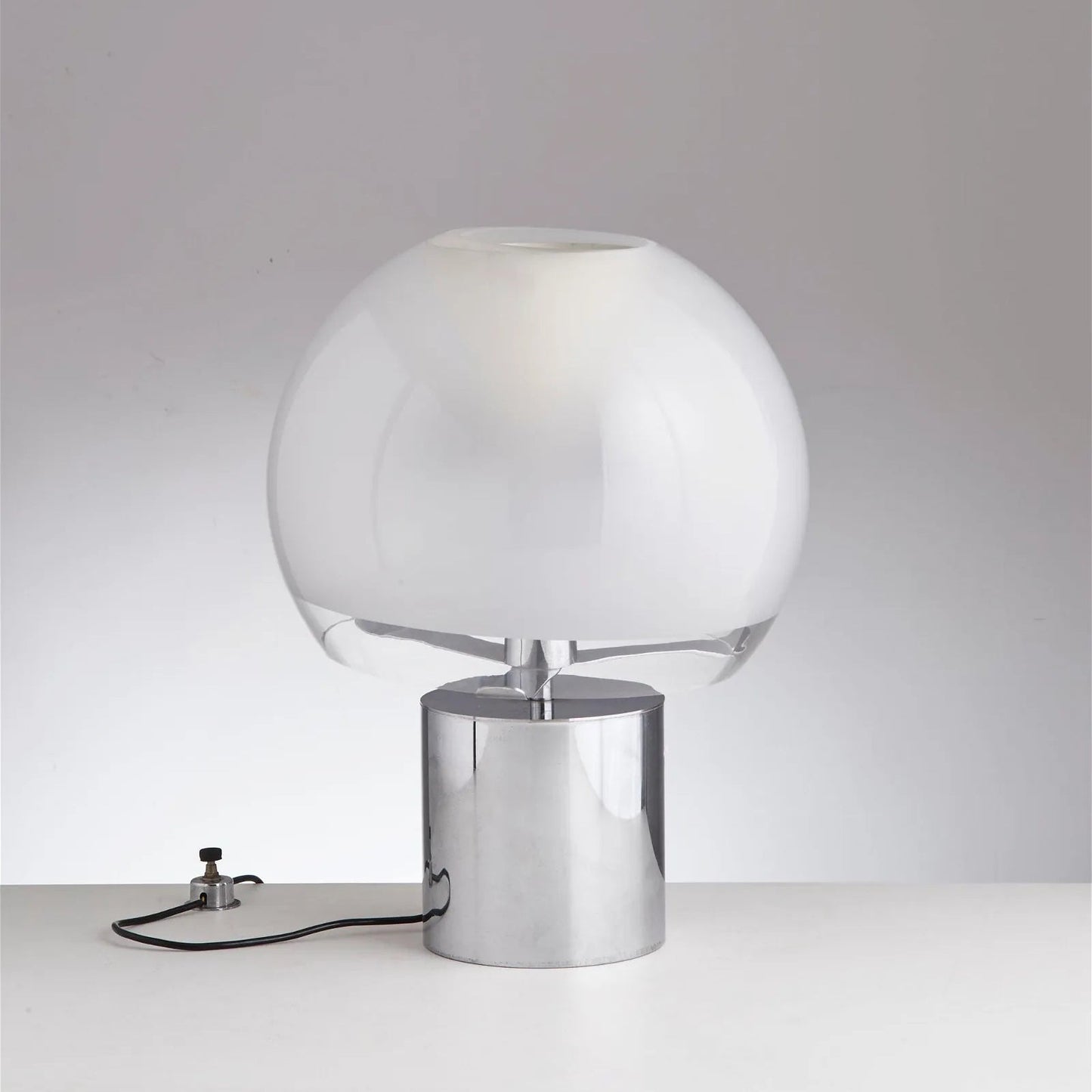 FusionGlow – Retro-Inspired Table Lamp with Glass Base