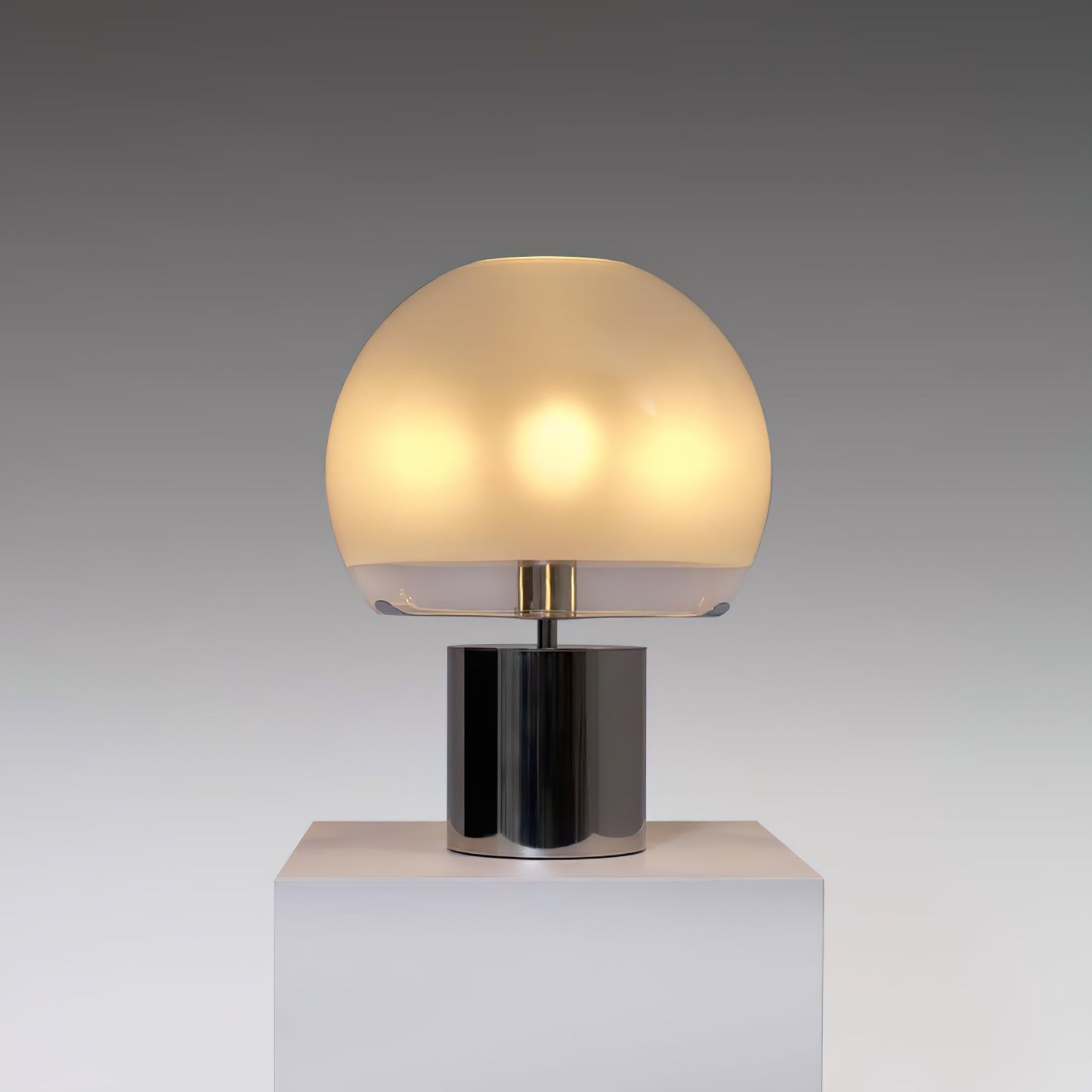 FusionGlow – Retro-Inspired Table Lamp with Glass Base