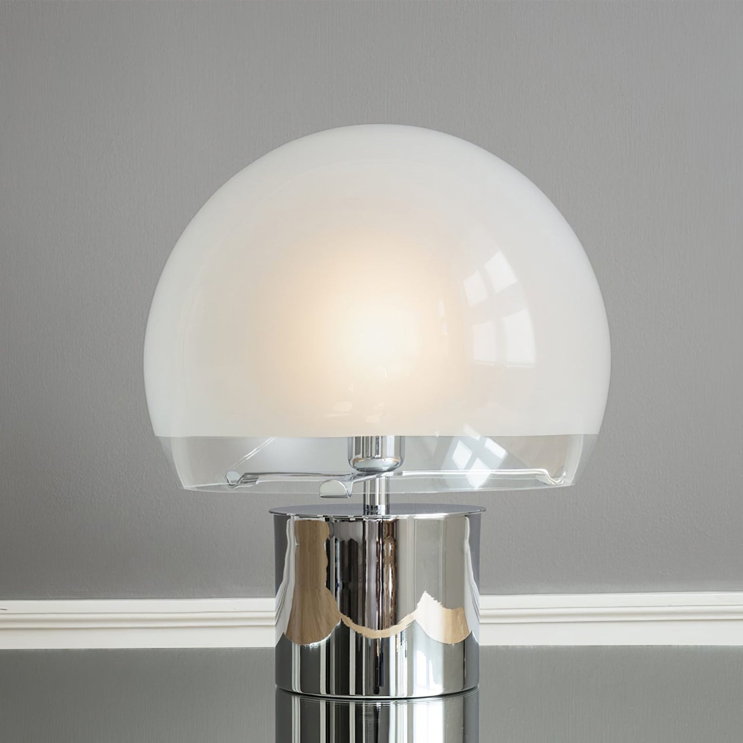 FusionGlow – Retro-Inspired Table Lamp with Glass Base
