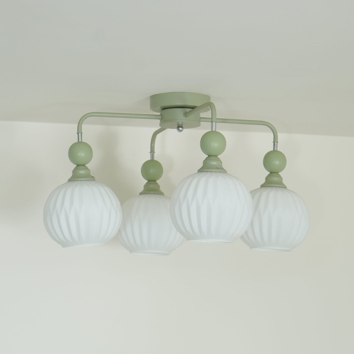 LuxeAura - Deckenlampe mit von Renee inspiriertem Design und warmem Licht