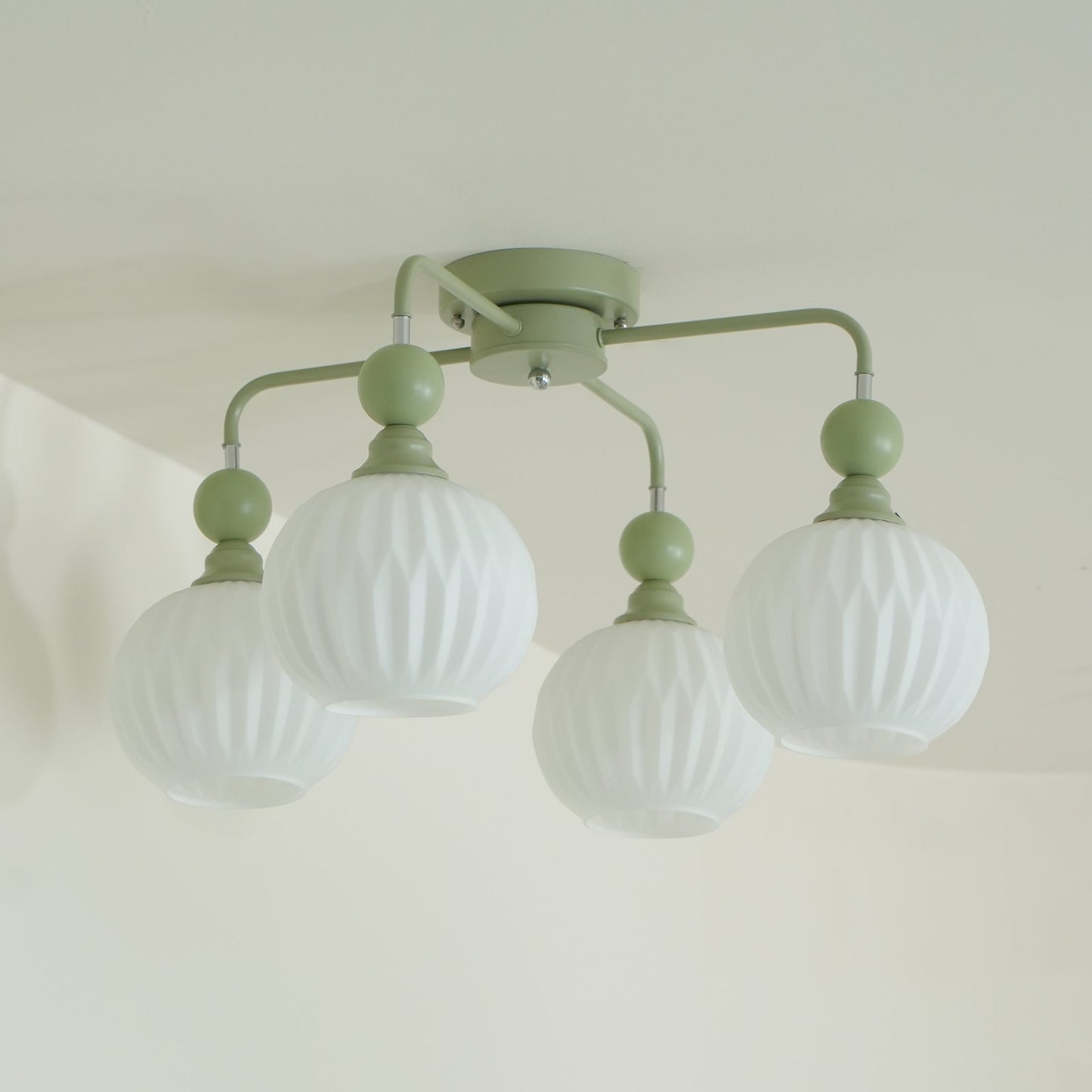 LuxeAura - Deckenlampe mit von Renee inspiriertem Design und warmem Licht
