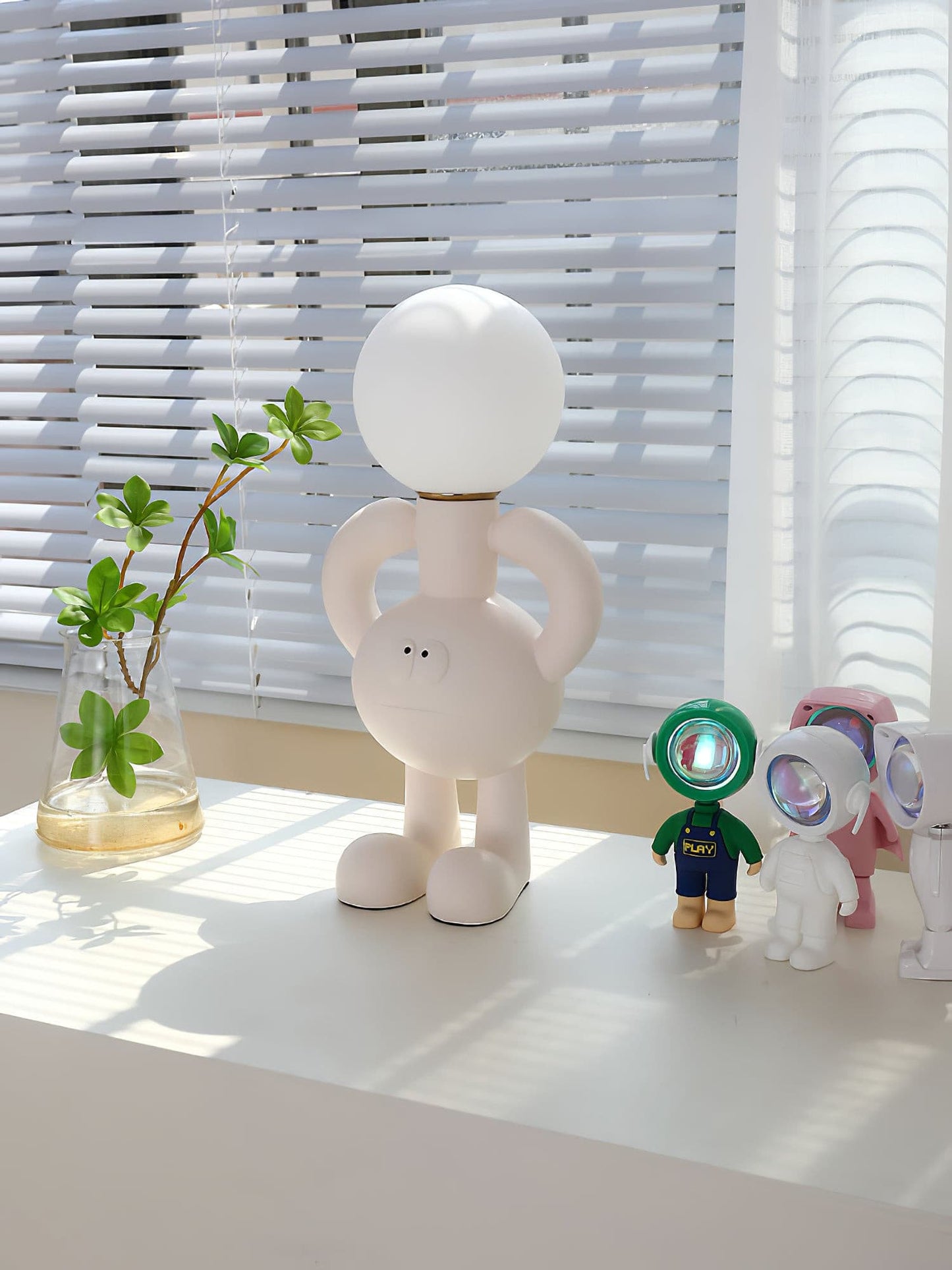 RoboLuxe - Table Lamp with Robot-Inspired Design and Cozy Illumination