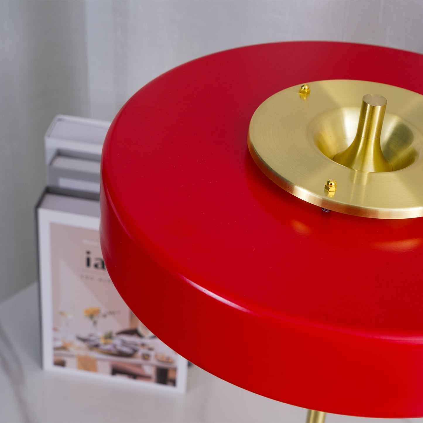 ElegantGlow – Lampada da Tavolo in Metallo e Acrilico Senza Tempo