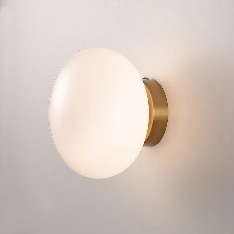 BrassAura – Elegancka Lampa Ścienna i Sufitowa z Mosiężnymi Detalami