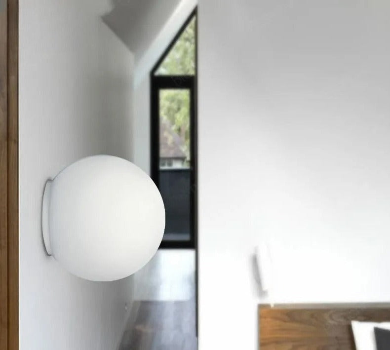 GlaciaLuxe – Minimalistyczna Lampa Ścienna z Designem ze Szkła