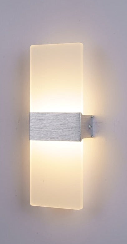 SoftBeam – Uproszczona Lampa Ścienna Idealna do Sypialni