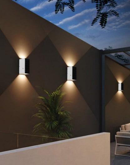 ShineCraft - Elegancka Lampa Ścienna z Aluminium