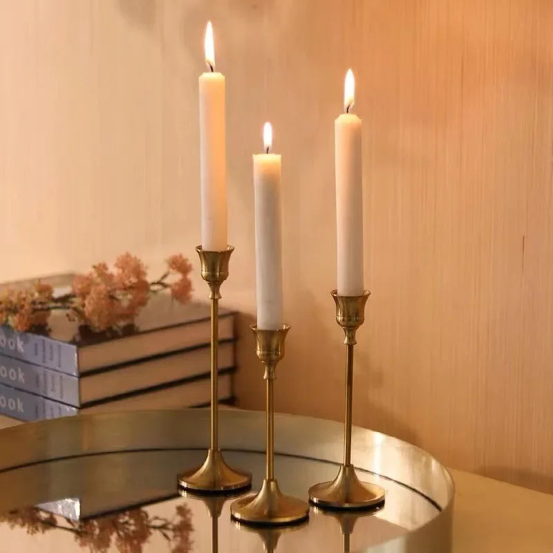 DreamLight – Elegantes Portavelas Dorados