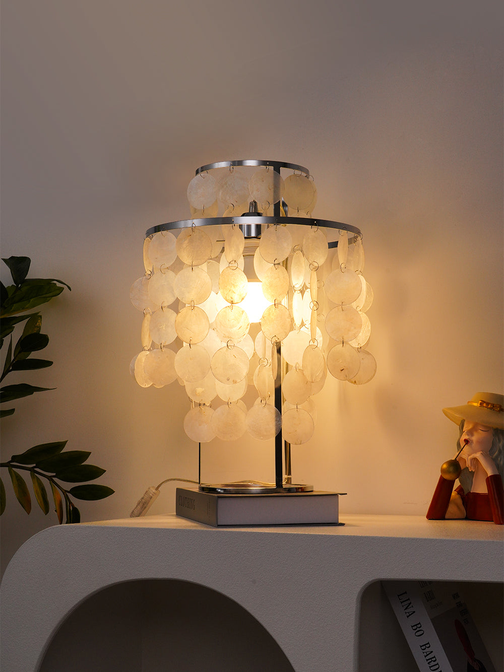 ShellLuxe - Table Lamp with Graceful Seashell Form and Comfortable Glow