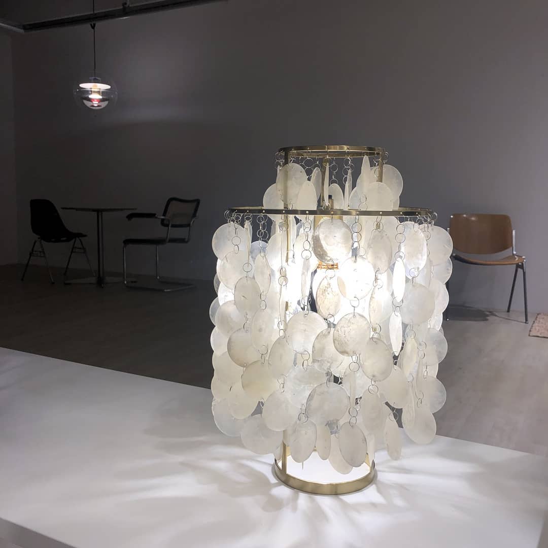 ShellLuxe - Table Lamp with Graceful Seashell Form and Comfortable Glow