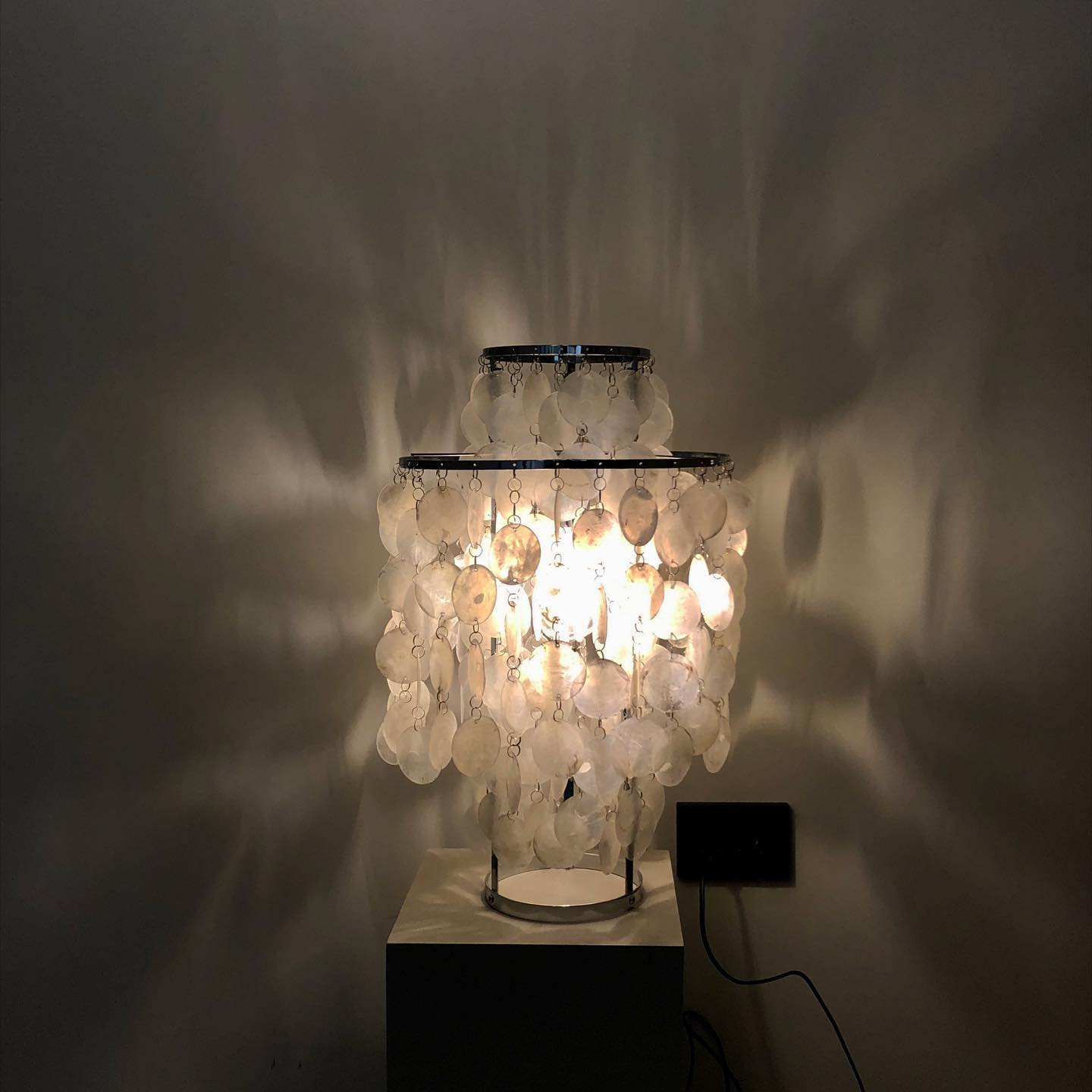 ShellLuxe - Table Lamp with Graceful Seashell Form and Comfortable Glow
