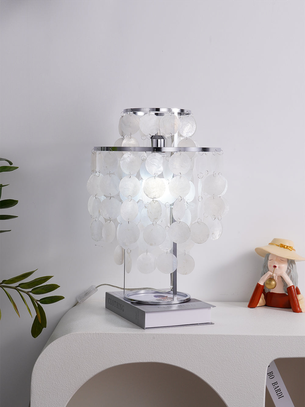 ShellLuxe - Table Lamp with Graceful Seashell Form and Comfortable Glow