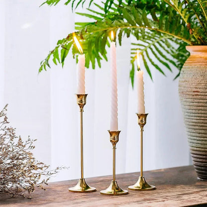 DreamLight – Elegantes Portavelas Dorados