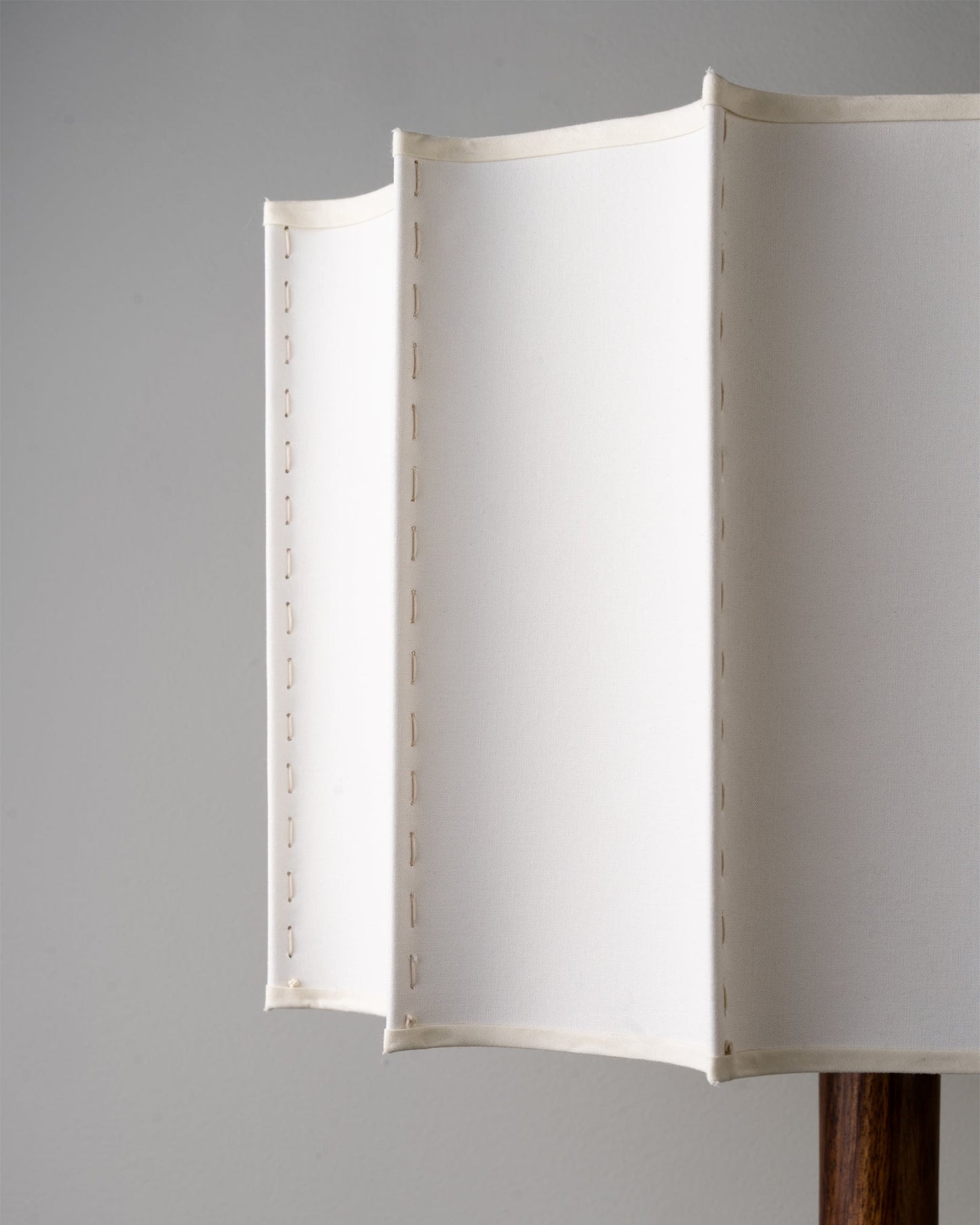 GlowNest – Lampada da Tavolo Elegante con Atmosfera Calda