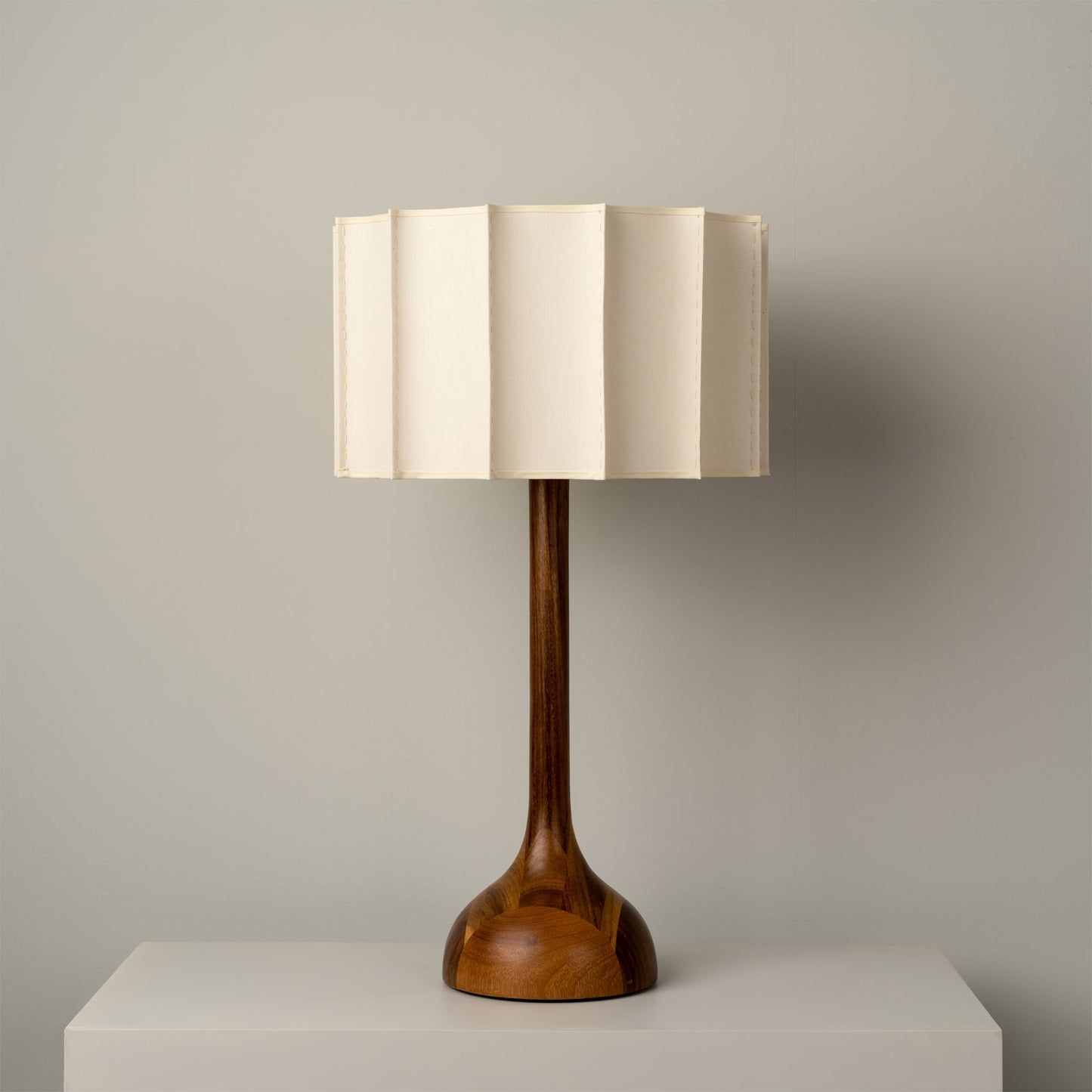 GlowNest – Lampada da Tavolo Elegante con Atmosfera Calda