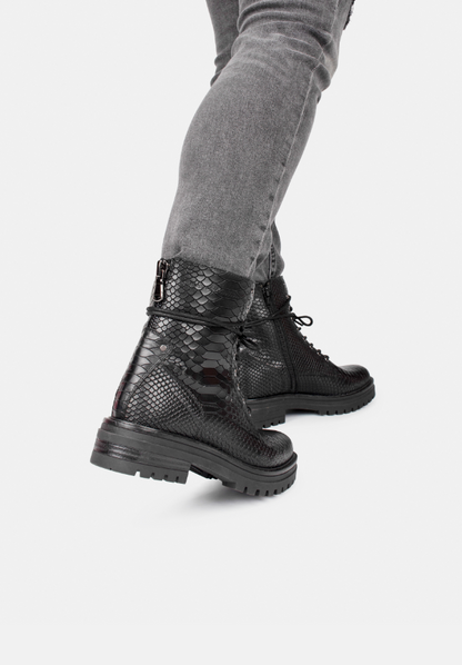 Stylish Women's Lace-Up Boots with Python Pattern – Comfortable and Versatile Footwear 4