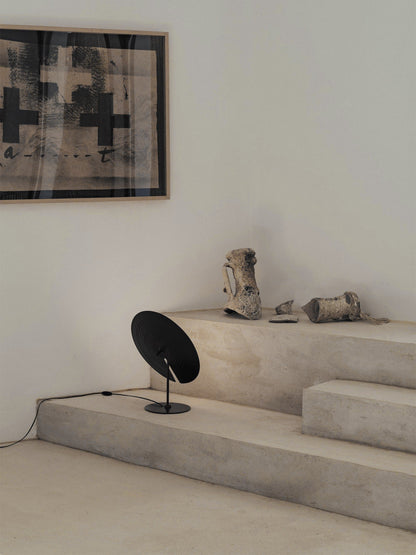 LuxeHarmony - Table Lamp with Subtle Elegance and Warm Light Spread
