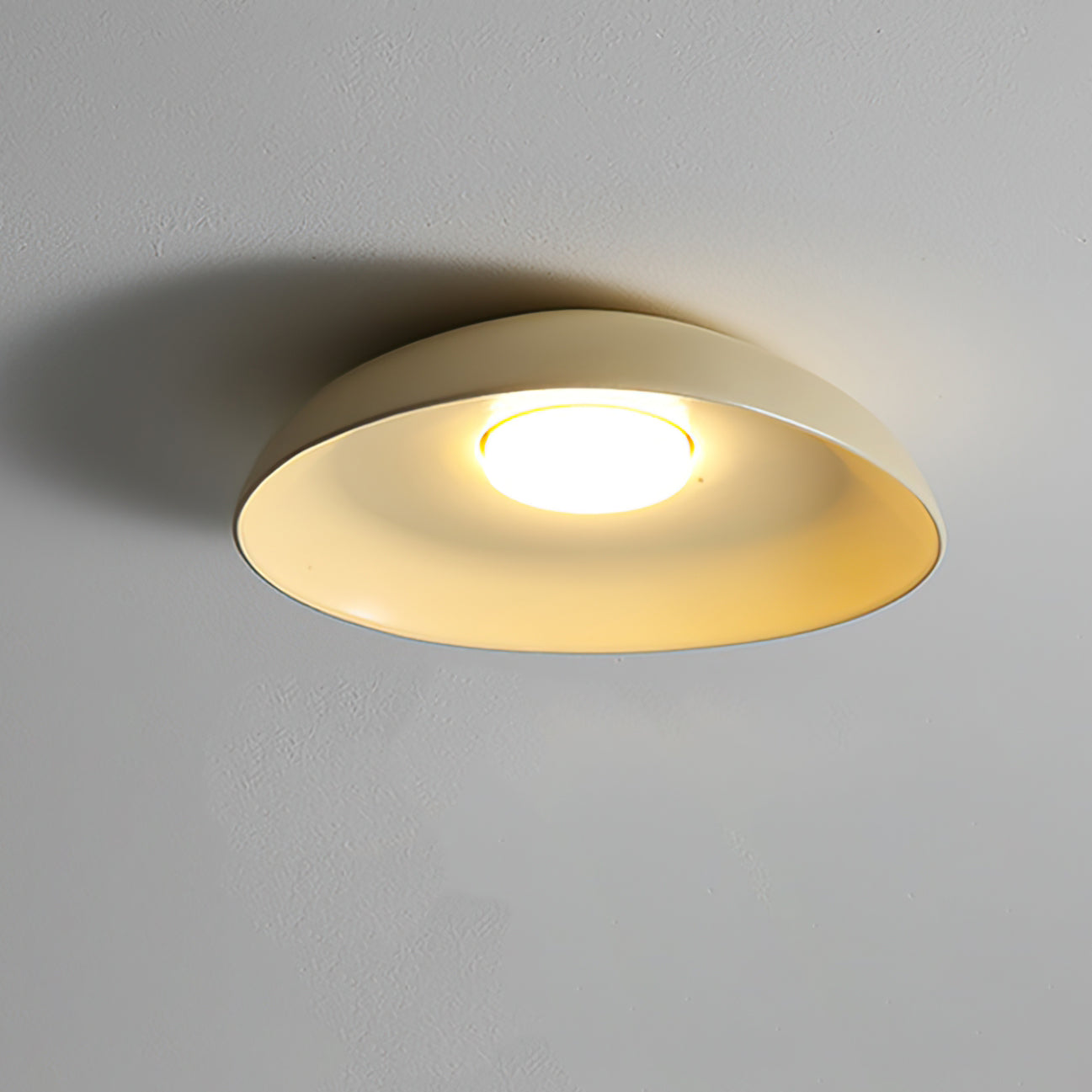 MinimalLuxe - Deckenleuchte mit einfachem Design und warmem Licht