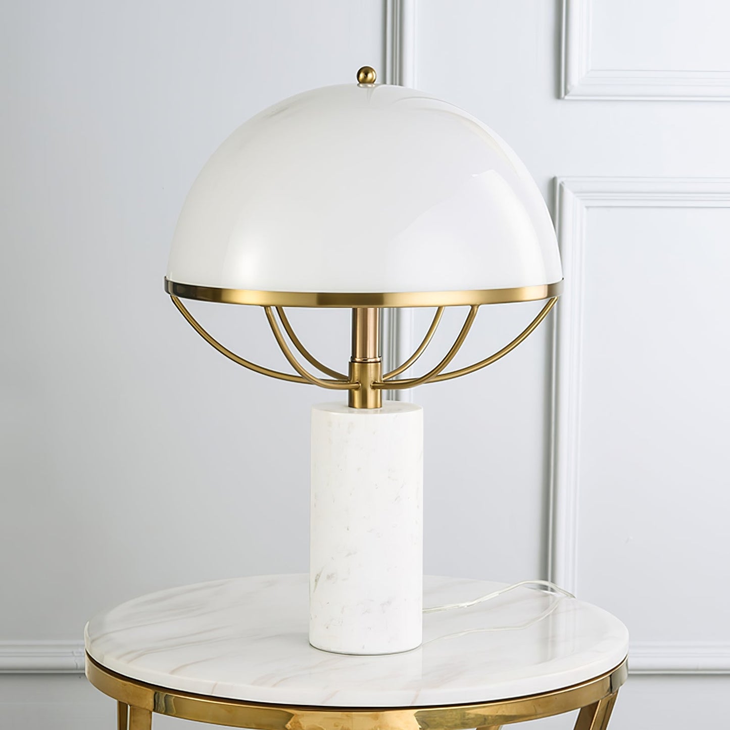 LuxeGlow – Lampada in Vetro con Finitura Dorata e Base in Marmo