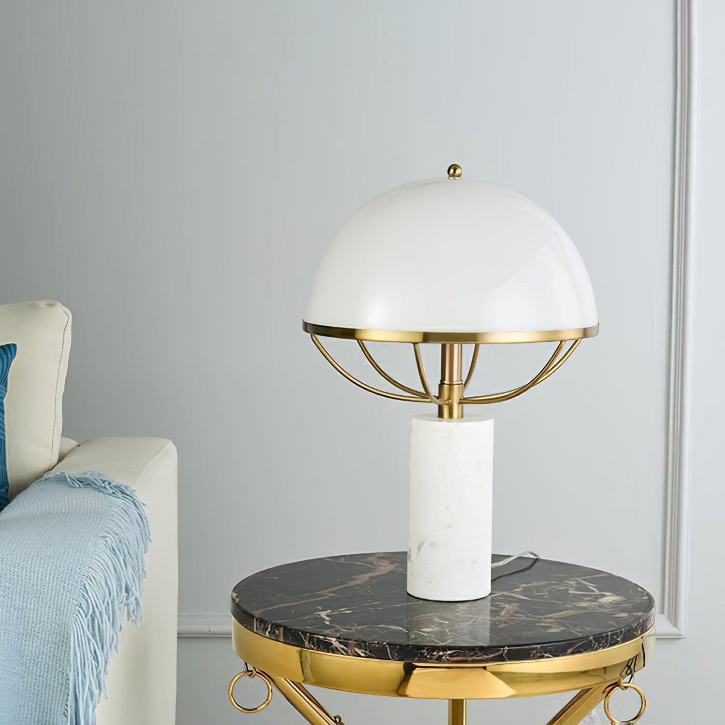 LuxeGlow – Lampada in Vetro con Finitura Dorata e Base in Marmo
