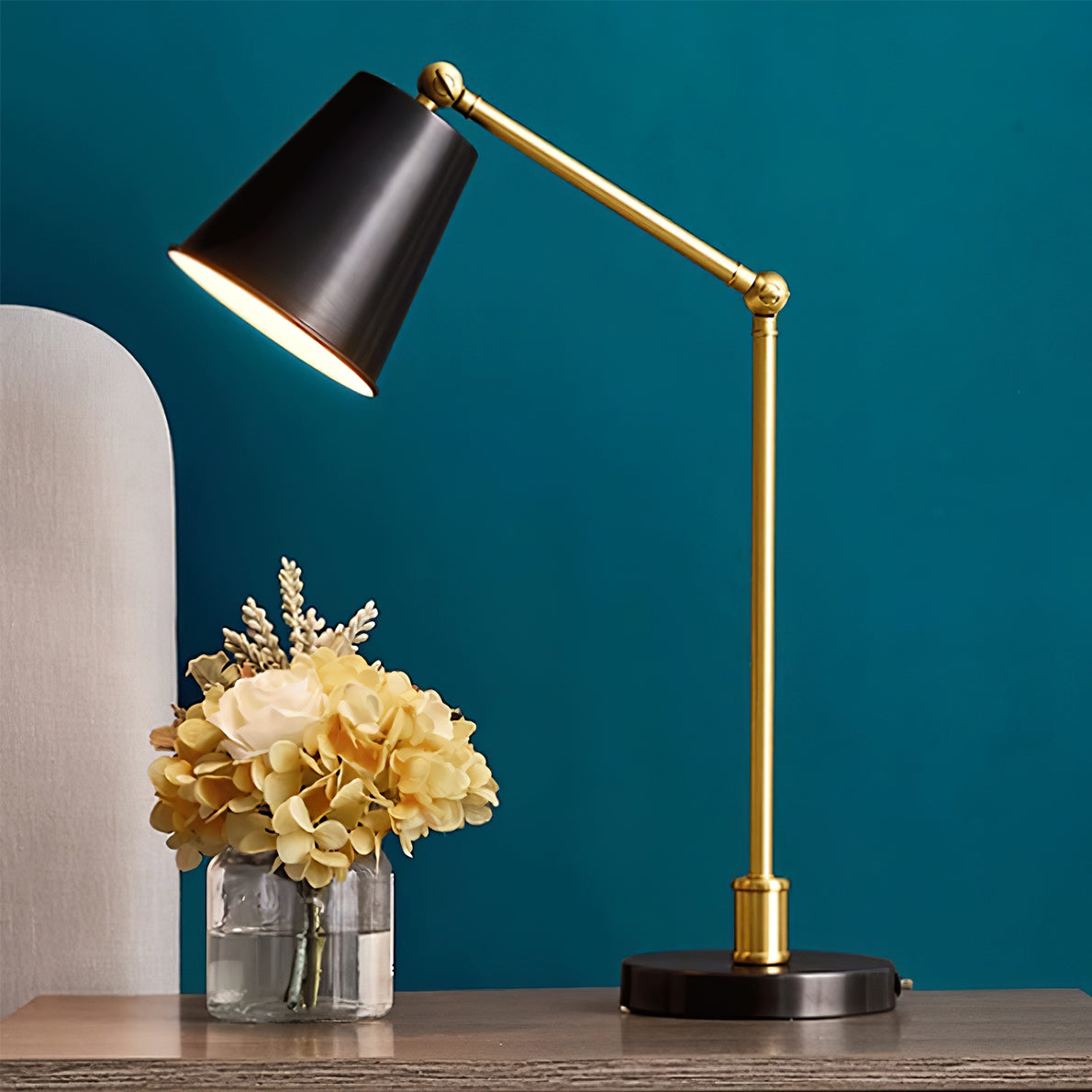 TresaBeam - Modern Desk Lamp