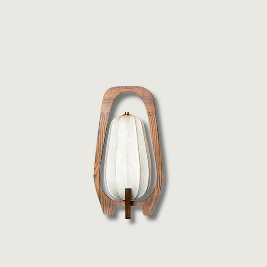 LuxeTotem - Elegant Lamp